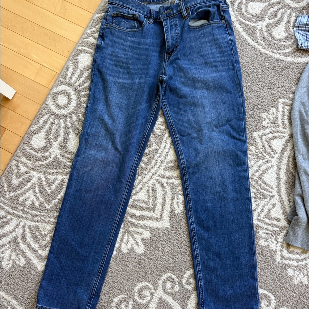 Banana Republic Men's Slim fit Traveler Jeans in Blue Wash